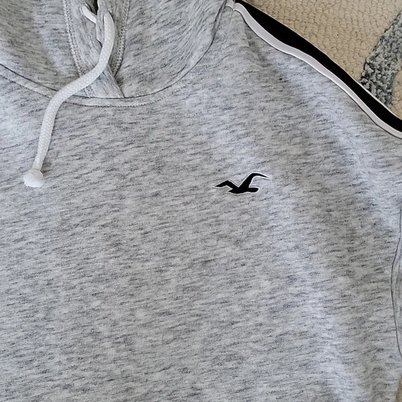 Hollister Cropped Hoodie - Picture 2 of 5